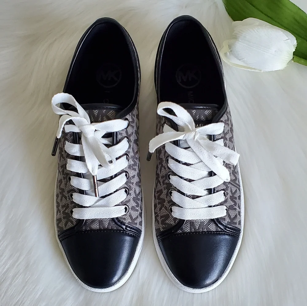 Michael Kors Sneaker Size 7 ♥️ - Picture 1 of 11